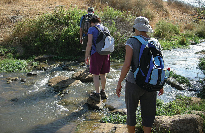 Israelis hiking in the North (photo credit: Wikimedia Commons)