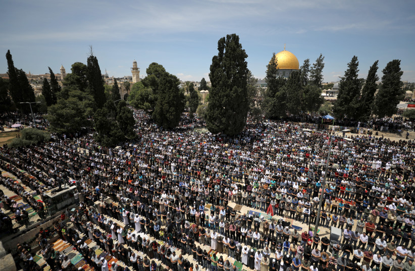 Palestinians pray on the first Friday of the holy fasting month of Ramadan, on the compound known to Muslims as Noble Sanctuary and to Jews as Temple Mount, in Jerusalem's Old City May 10, 2019.  (photo credit: AMMAR AWAD / REUTERS)