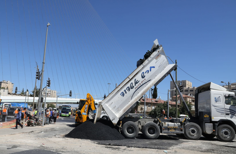 Construction work begins at the entrance to Jerusalem, which will last until 2022. (photo credit: MARC ISRAEL SELLEM)