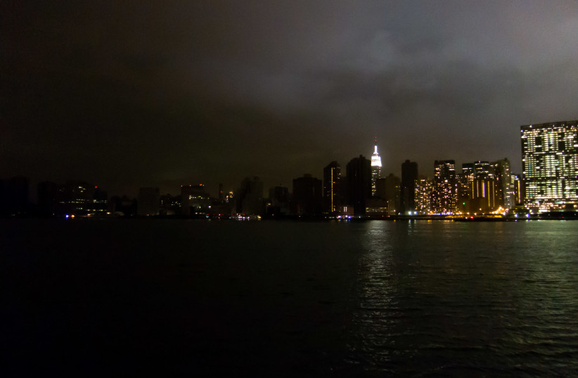 New York City (Manhattan) from Ganrty Park after Hurricane Sandy (photo credit: GEOFF STEARNS/FLICKR)