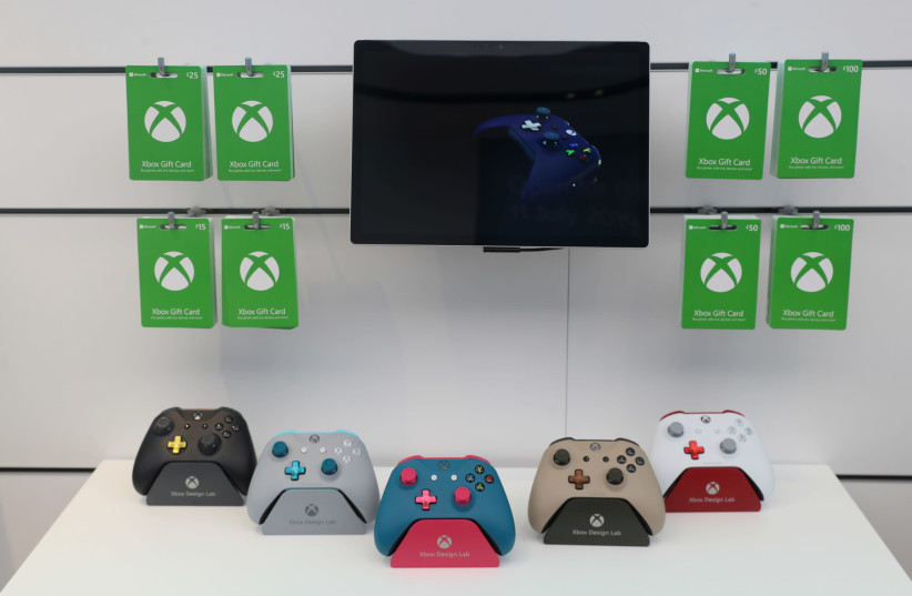 Xbox controllers (credit: SIMON DAWSON/ REUTERS)