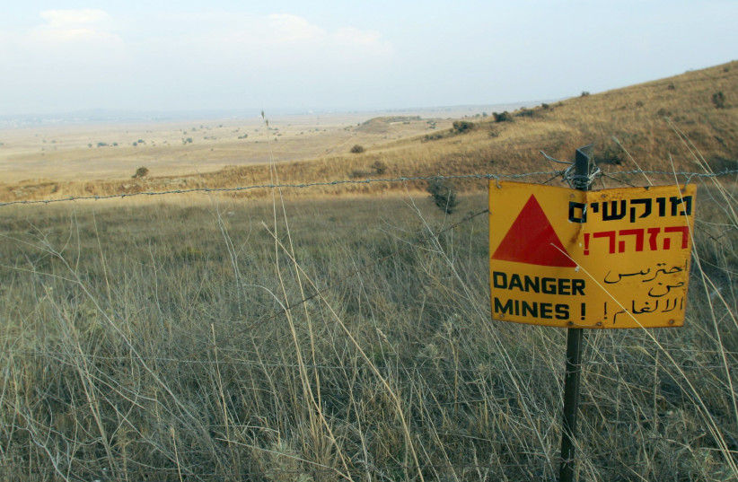 A sign marks a landmine field, left from a past conflict, near Israel's Golan Heights village of Merom Golan August 20, 2006. Syria, a key Hizbollah ally, wants the Lebanon war to lead to a comprehensive peace settlement that addresses what Damascus regards as the root of instability -- Israeli occu (photo credit: YONATHAN WEITZMAN / REUTERS)
