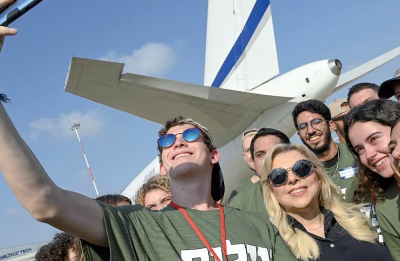 Future lone soldiers on the NBN flight take a selfie with Sara Netanyahu (photo credit: SHAHAR AZRAN)