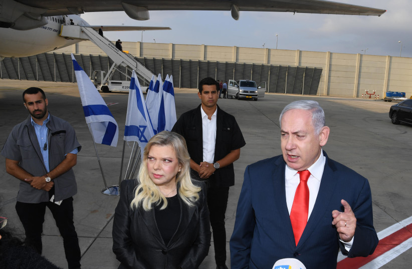 Prime Minister Benjamin Netanyahu and Sara Netanyahu depart to London, Sept. 5, 2019 (photo credit: CHAIM TZACH/GPO)