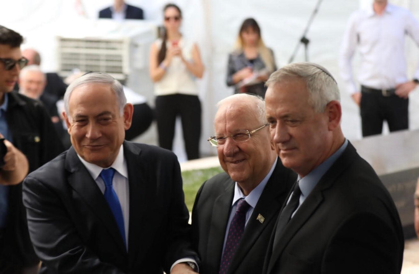 President Reuven Rivlin has Prime Minister Benjamin Netanyahu and Blue and White leader Benny Gantz shake hands at memorial ceremony for former president Shimon Peres (photo credit: ELAD QUEEN)