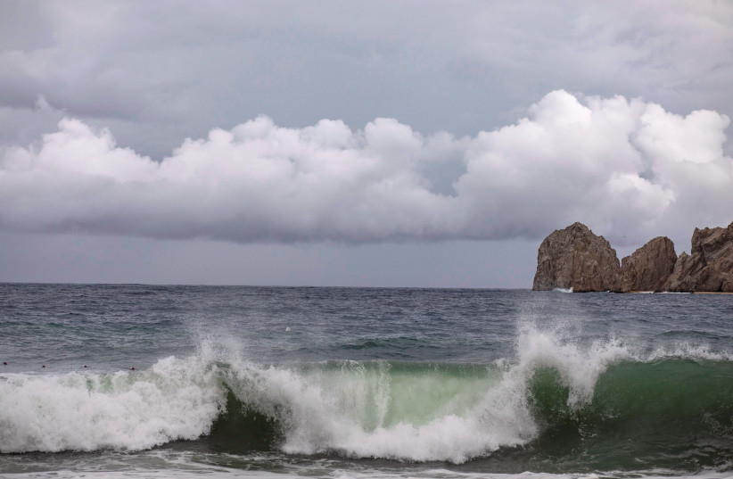 A general view shows waves crashing on the shore of La Empacadora beach in Cabo San Lucas as Hurricane Lorena churns close to the southern tip of Mexico's Baja California peninsula on Friday afternoon, September 20, 2019 (credit: FERNANDO CASTILLO/REUTERS)