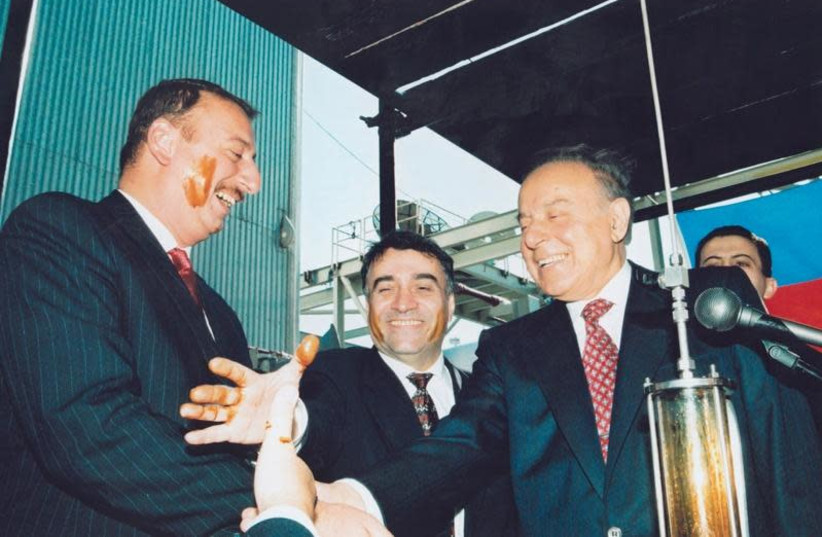 Former President of Azerbaijan Heydar Aliyev, current President of Azerbaijan Ilham Aliyev and former President of Socar, Natig Aliyev during the first oil  pumping  of the Contract of the Century  (photo credit: AZERTAC)