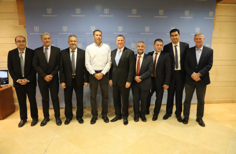 Knesset Speaker Yuli Edelstein with the new Members of Knesset (photo credit: KNESSET SPOKESPERSON'S OFFICE)