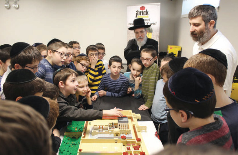 Kasowitz presenting LEGO bricks to Jewish school children (photo credit: Courtesy)