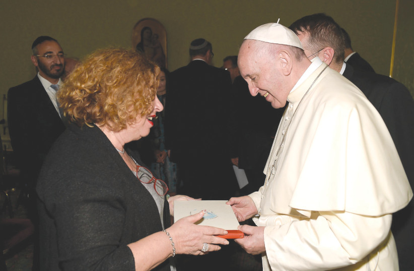 Joelle Aflalo Mamane speaking with Pope Francis at the Vatican (photo credit: Courtesy)