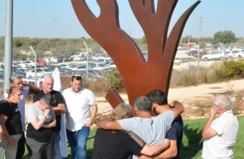 The memorial for Barkan terror victims Ziv Hajbi and Kim Levengrond Yehezkel killed October 7, 2018. (photo credit: MEIR BRACHIA)