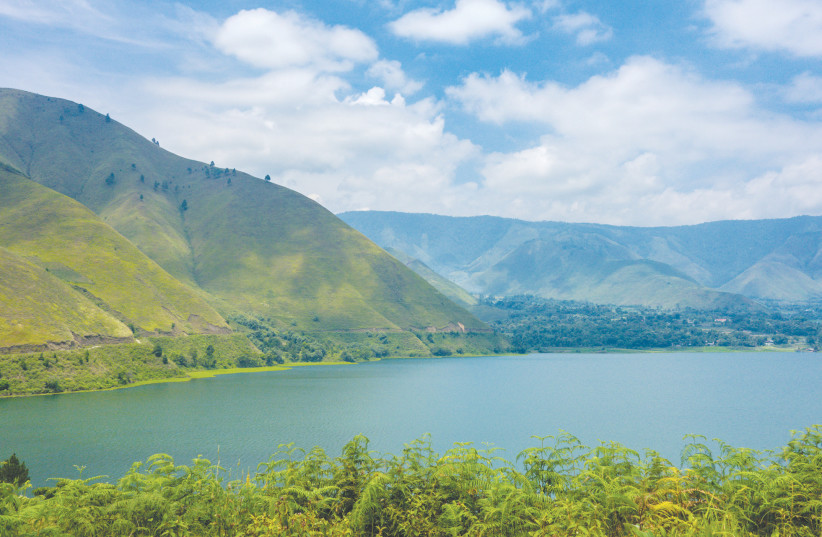 LAKE TOBA’S tourist industry has struggled since the 1997 Asian financial crisis and 2002 Bali bombing.  (photo credit: Wikimedia Commons)