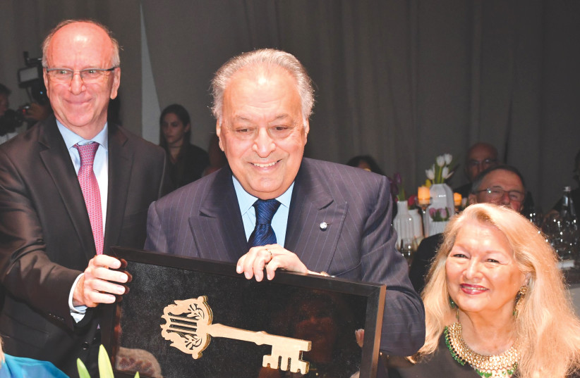 ZUBIN MEHTA, with his wife, Nancy, receives the golden key to the Hilton Tel Aviv.  (photo credit: AVIV HOFI)