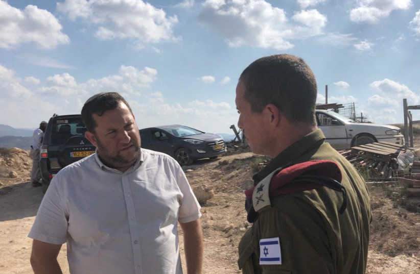 Yossi Dagan, chef du Conseil régional de Samarie, et le général de brigade Yaniv Alalof (crédit photo: UNIT SPOKESMAN'S UNIT)
