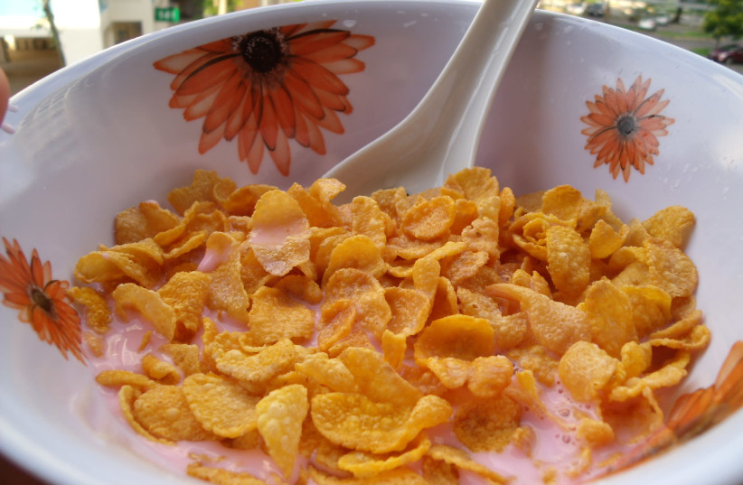 Corn Flakes with strawberry milk (photo credit: Wikimedia Commons)