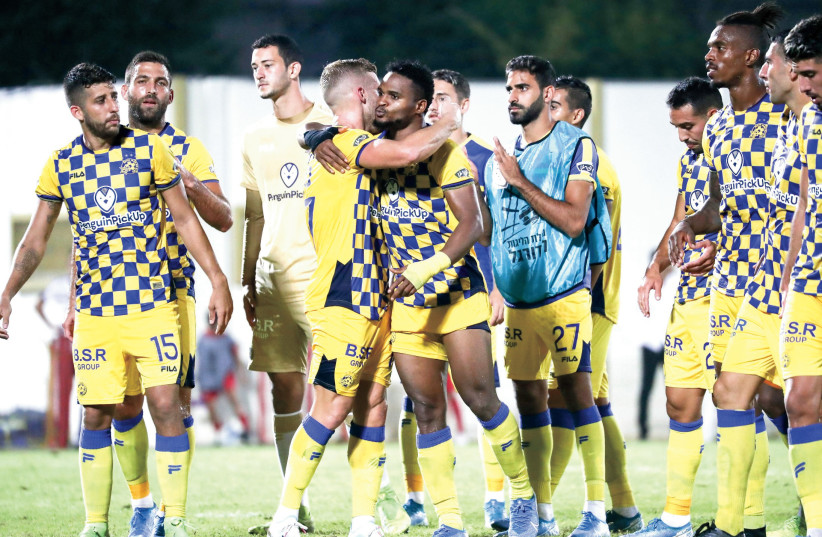 MACCABI TEL AVIV players celebrate on the field following the club's 1-0 victory over Ashdod SC on Monday night in Israel Premier League action (photo credit: DANNY MARON)
