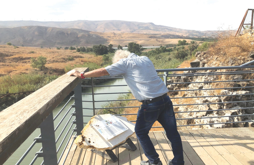 Eli Arazi of Kibbut Ashdod Ya'acov, long involved in Israeli relations with the Hashemite Kingdom, looks down at the Yarmuk River at Naharayim, where it is about to become Israel's new border.  (photo credit: TOVAH LAZAROFF)