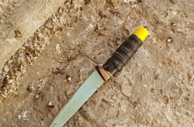 Knife used in attempted terror attack in Hebron, October 30 2019 (photo credit: POLICE SPOKESPERSON'S UNIT)