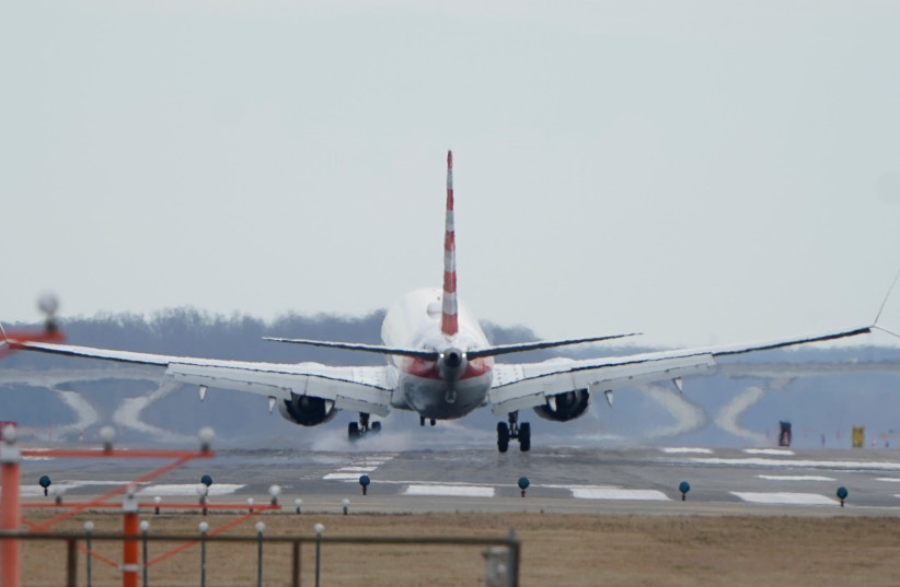 FILE PHOTO: An American Airlines Boeing 737 MAX 8 flight from Los Angeles lands at Reagan National Airport shortly after an announcement was made by the FAA that the planes were being grounded by the United States in Washington, U.S. March 13, 2019 (photo credit: REUTERS/JOSHUA ROBERTS/FILE PHOTO)