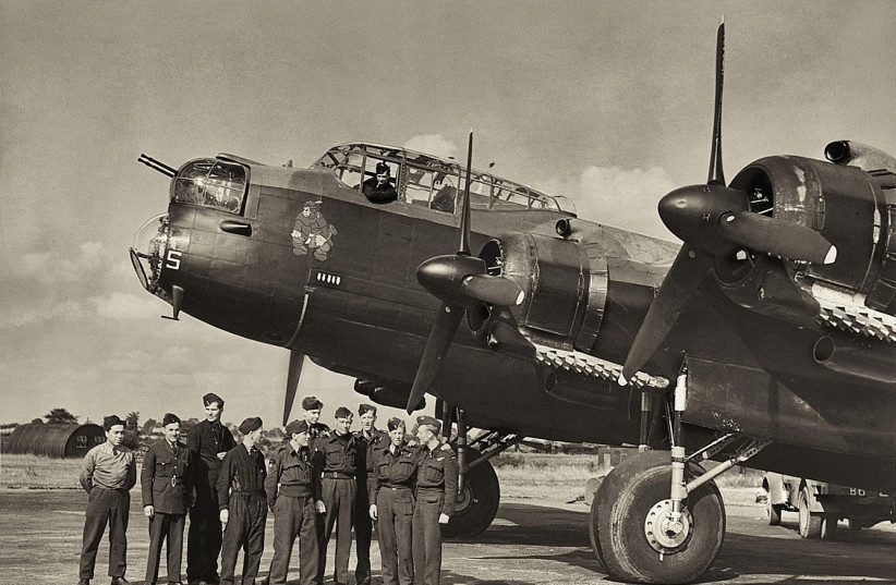 Sam Griesman, second to the left, with his air and ground crew in front of the Lancaster.  Sam serviced the Lancaster bomber and, later, Halifaxes. From the book ‘Jews in Uniform’ by Michael Griesman, Sam’s son (photo credit: ROYAL AIR FORCE MUSEUM)