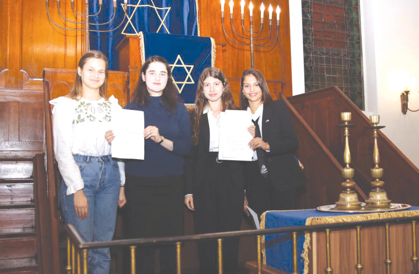ISRAELI AND German youth with a declaration to combat racism and antisemitism.  (photo credit: YITZHAK ELDAN)