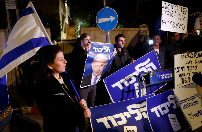 Supporters of Israeli Prime Minister Benjamin Netanyahu protest outside his residence following Israel's Attorney General Avichai Mandelblit's indictment ruling in Jerusalem (credit: RONEN ZVULUN / REUTERS)