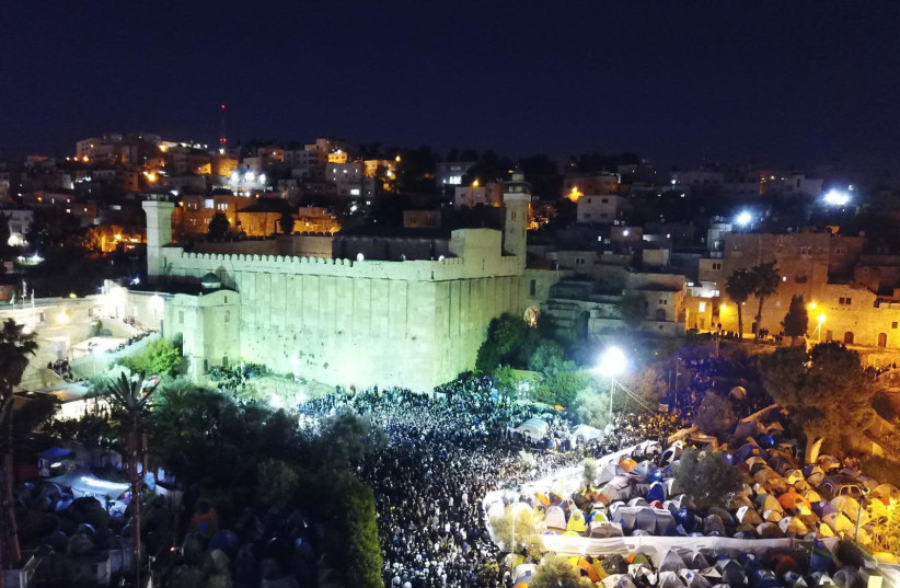 Tens of thousands of Jewish worshipers visit the Cave of the Patriarchs for Sabbath Chayei Sarah, Nov. 2019 (photo credit: IDF SPOKESPERSON'S UNIT)