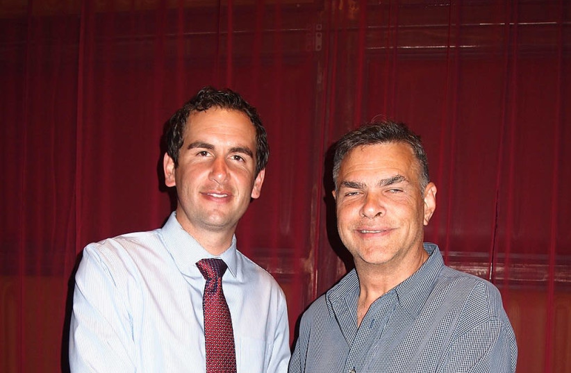 Jersey City Mayor Steven Fulop (left) in 2013 while running for elections. (photo credit: MAY S. YOUNG/WIKIPEDIA COMMON)