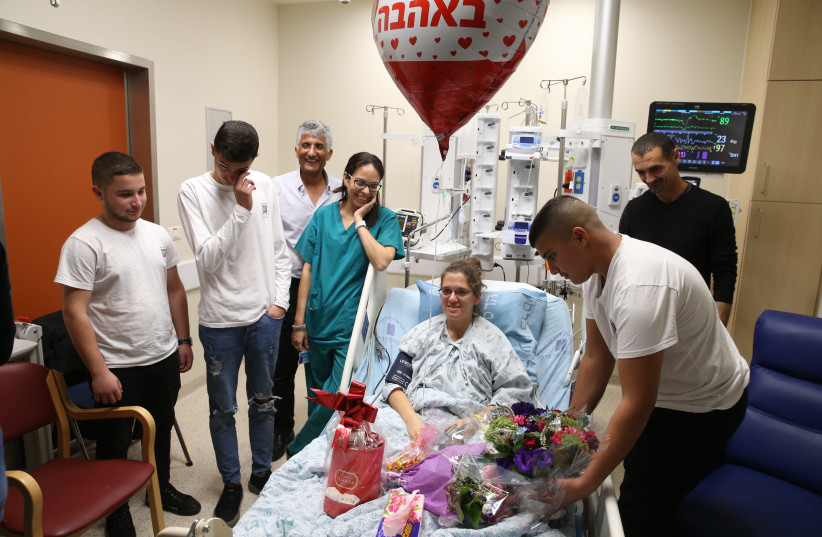 The students who saved pregnant teacher's Chen Danziger's life visit her at Hadassah hospital (photo credit: AMIT SHABI/POOL)