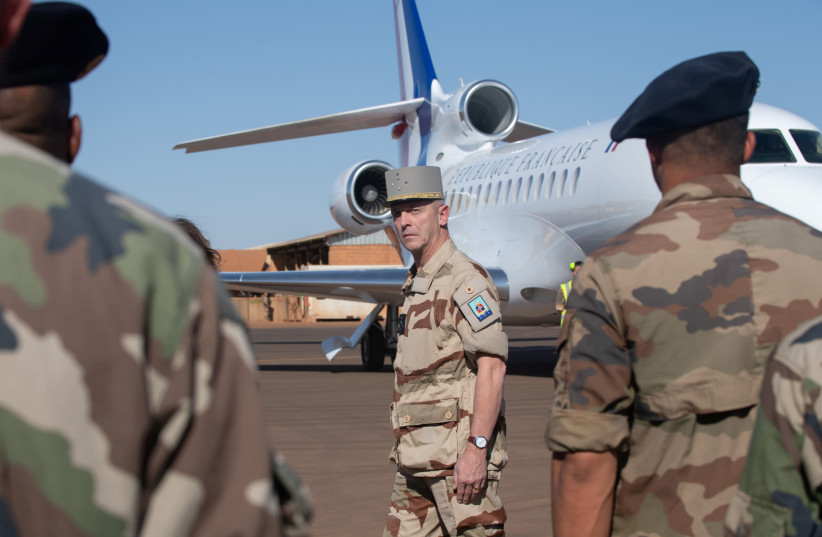 Chief of the Defence Staff of the French Army General Francois Lecointre arrives at Gao French Army base, Mali November 27, 2019 (photo credit: ETAT-MAJOR DES ARMEES/HANDOUT VIA REUTERS)