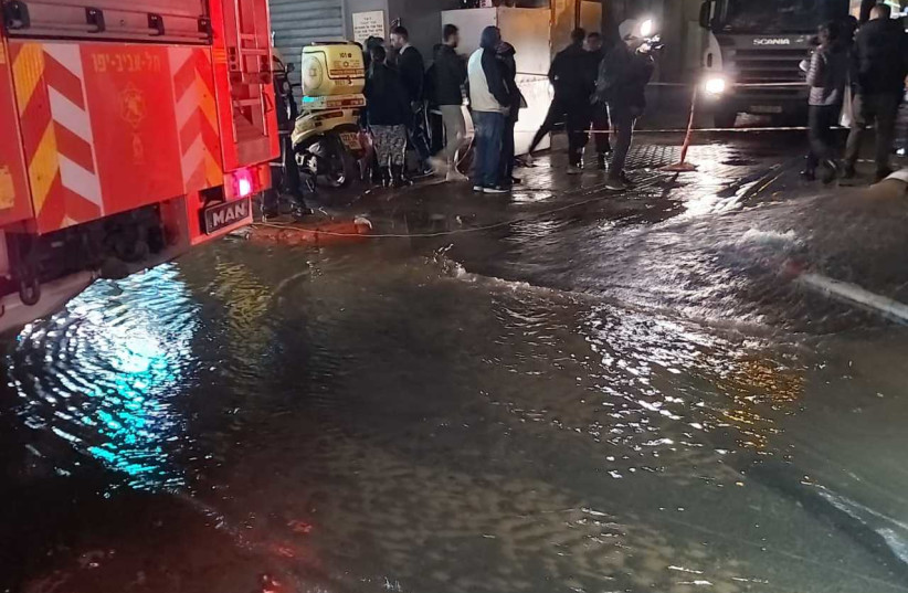 Water being removed from the flooded building in southern Tel Aviv (photo credit: MOSHE COHEN/MAARIV)