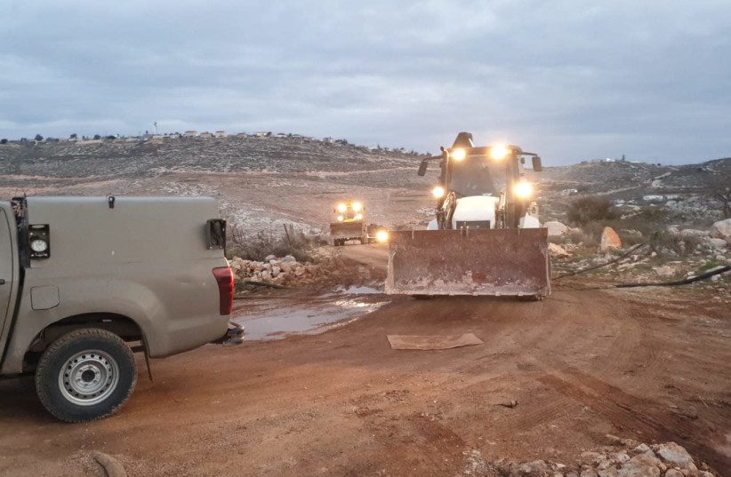 Border police forces reportedly on their way to the Kumi Ori outpost on the outskirts of the Yitzhar settlement to demolish two illegally built homes on January 15, 2020. (credit: HONENU)