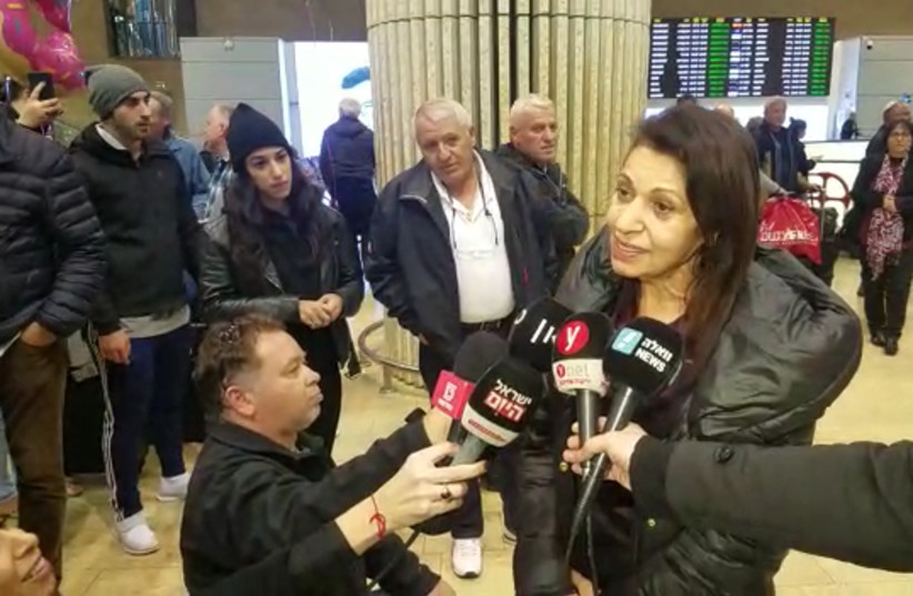 Yaffa Issachar speaks to Israeli reporters after returning to Israel from Russia on January 19, 2020 (photo credit: screenshot)