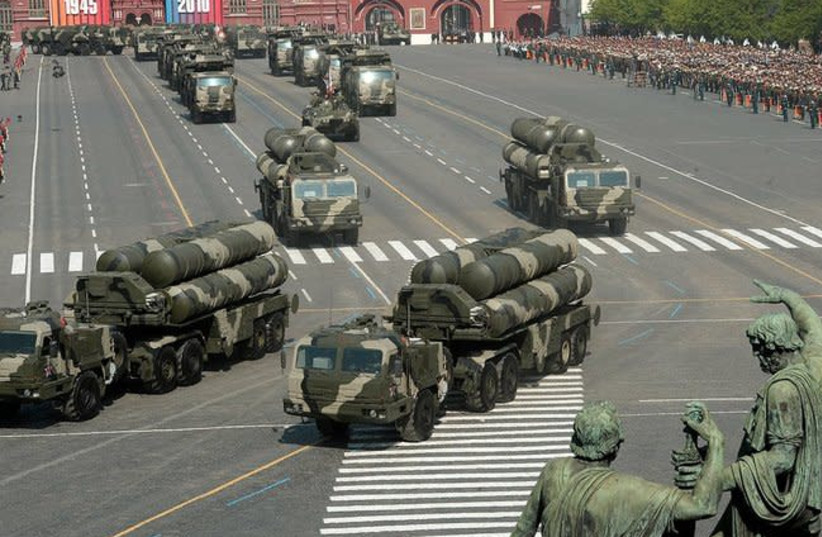 S-400 surface-to-air missile systems displayed during the May Day parade 2010. (photo credit: Wikimedia Commons)