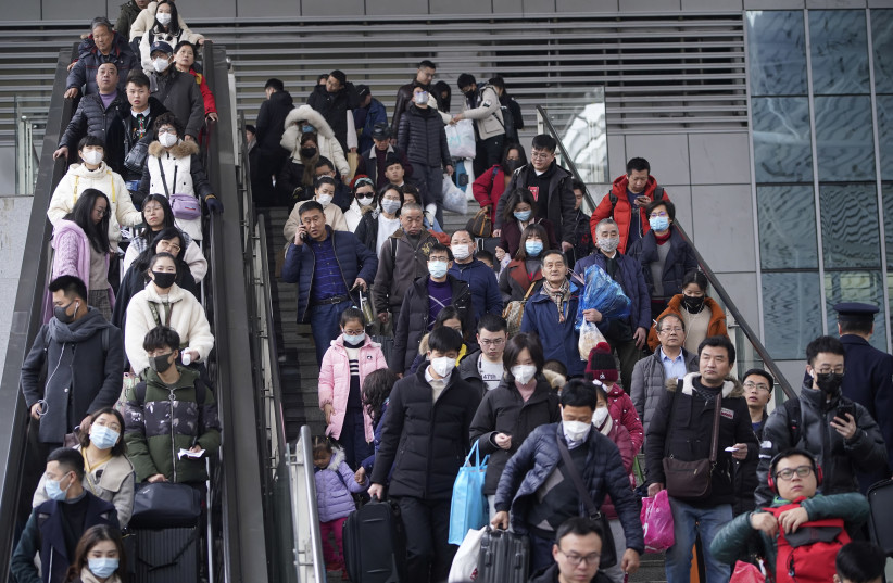 Passengers wearing masks are seen at Shanghai railway station in Shanghai, China January 21, 2020 (photo credit: REUTERS/ALY SONG)