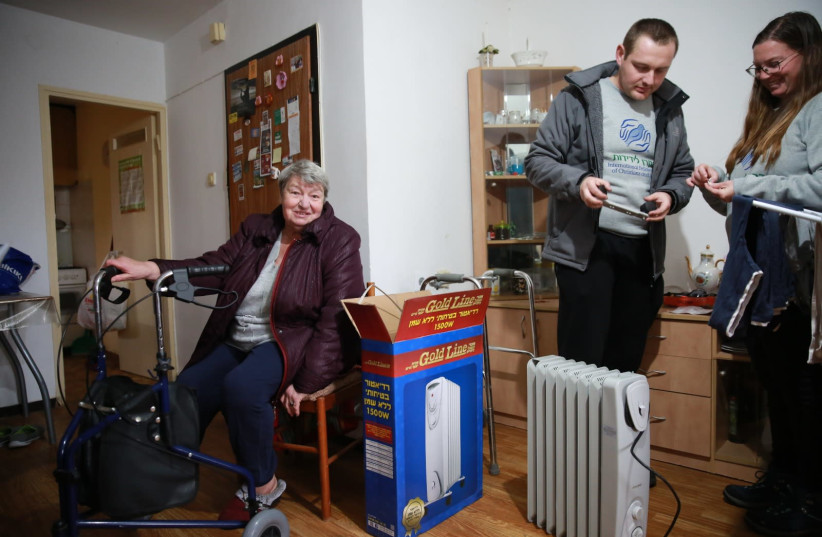 The "Warming With Fellowship" initiative by the IFCJ provides the Israeli elderly with warmth in the dead of winter. (photo credit: DANIEL BAR-ON / IFCJ)