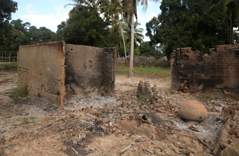 Burnt-out huts are seen at the scene of an armed attack in Chitolo village, Mozambique, July 10, 2018. Picture taken July 10, 2018. (photo credit: REUTERS)