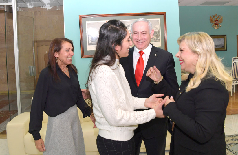 PRIME MINISTER Benjamin Netanyahu and wife Sara meet Naama Issachar and her mother Yaffa in Moscow on January 30.  (photo credit: GPO)