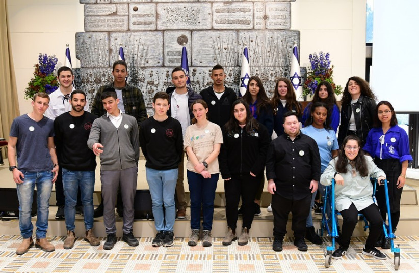 Presiden Israel Mengakui Aktivis Muda untuk Pendidikan dan Komunitas