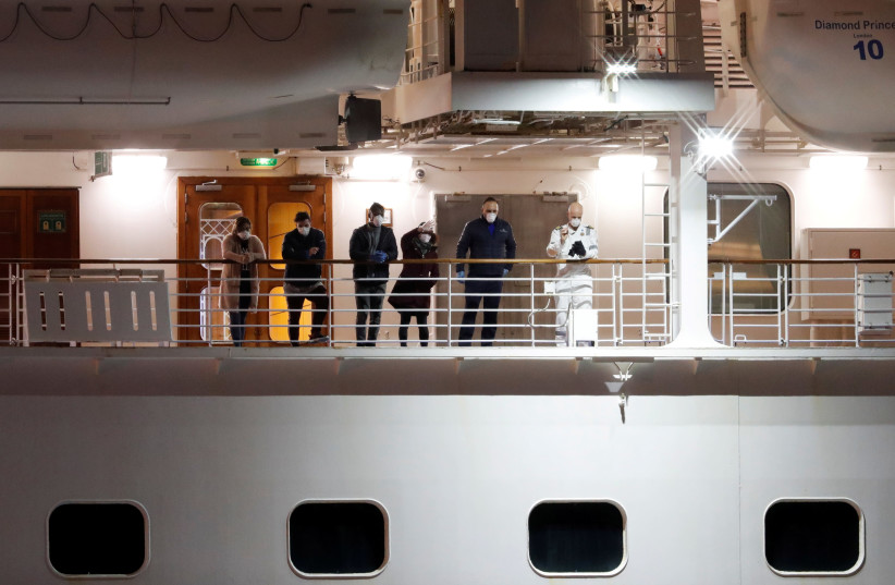 Passengers on the deck wave to another passengers, believed to be British citizens, as they leave the coronavirus-hit cruise ship Diamond Princess at the Daikoku Pier Cruise Terminal in Yokohama, south of Tokyo, Japan February 22, 2020 (photo credit: REUTERS/KIM KYUNG-HOON)