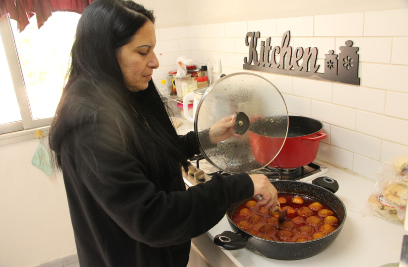 Meirav Marziano, a house mother at the SOS Nedarim children’s village in Arad, prepares lunch for the six children she under her care (photo credit: Courtesy)