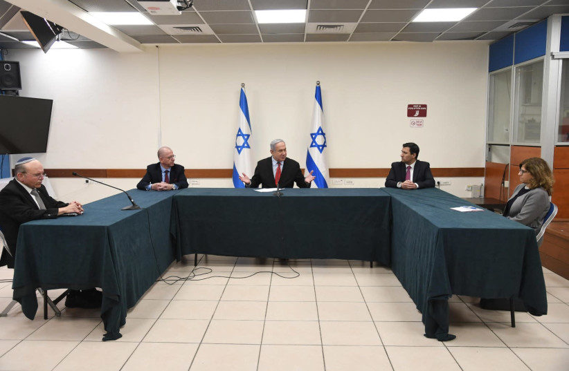 Prime Minister Benjamin Netanyahu meets with Arab medical professionals in Jerusalem (photo credit: HAIM ZACH/GPO)