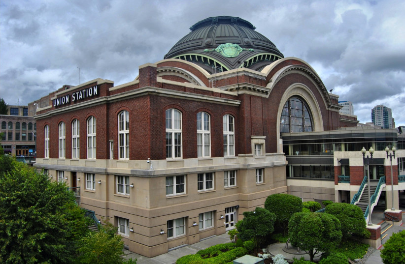 The Old Tacoma Union Station in Washington state, currently being used as a District Court (photo credit: Wikimedia Commons)