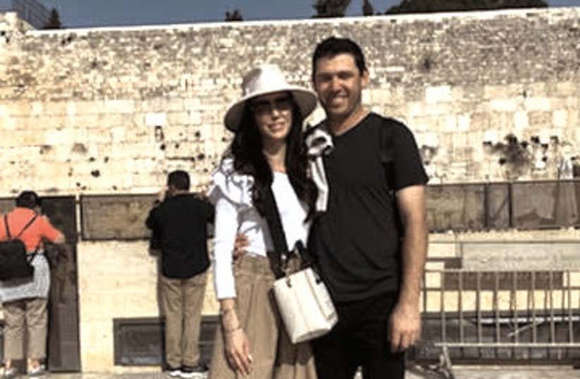 BASEBALL STAR poses with wife Tess in front of the Kotel after making aliyah earlier this month (photo credit: DANNY GROSSMAN)