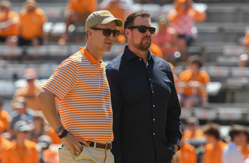 NFL former quarterbacks Peyton Manning (left) and Ryan Leaf watch the Tennessee Volunteers warm up before a game against the Georgia State Panthers at Neyland Stadium (photo credit: REUTERS)