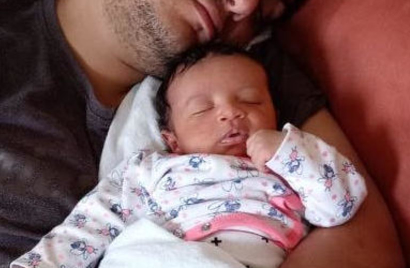 Roi Grufi with baby Achinoam (photo credit: HALEL MORAN)