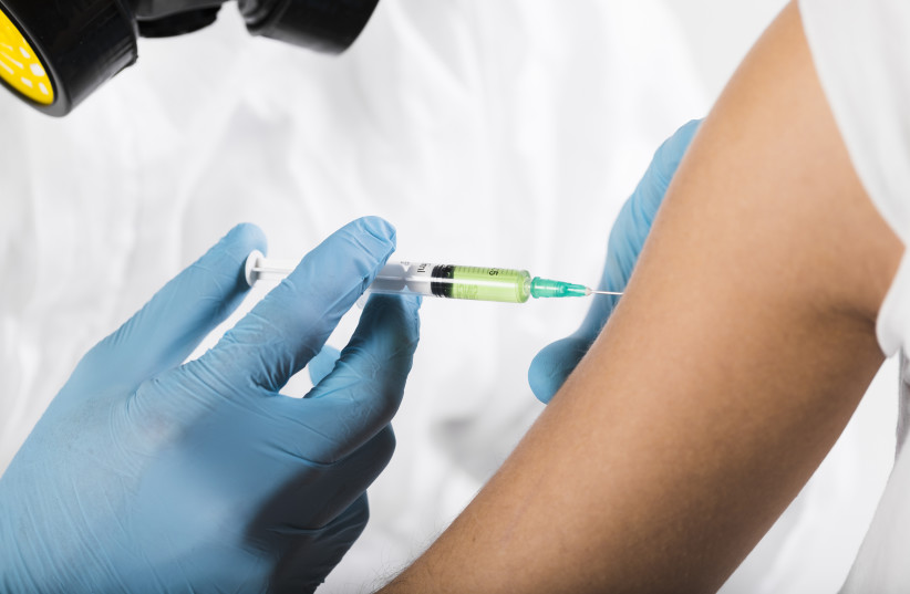 Injecting syringe for vaccination (illustrative) (photo credit: INGIMAGE)