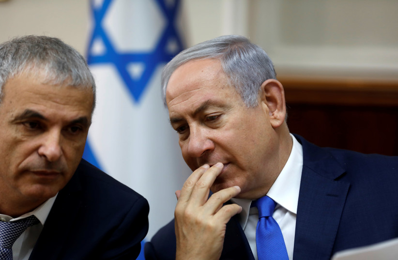 Israeli Prime Minister Benjamin Netanyahu (R) speaks with Israeli Finance Minister Moshe Kahlon (L) during a cabinet meeting at the Prime Minister's office in Jerusalem January 11, 2018. (photo credit: RONEN ZVULUN/REUTERS)