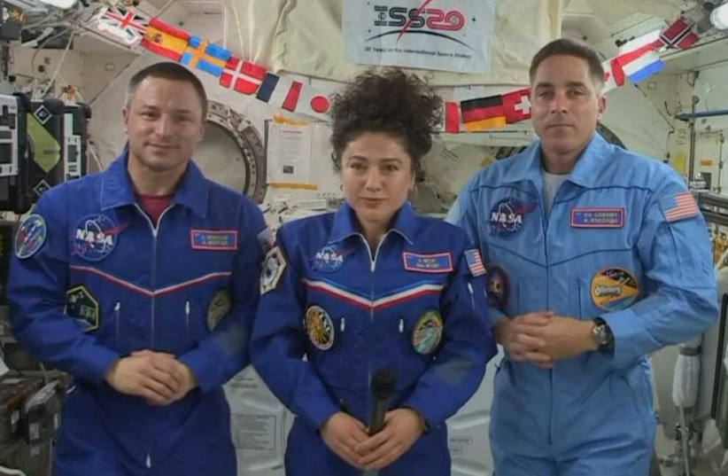 NASA astronauts hold press conference from International Space Station (photo credit: YOUTUBE SCREENSHOT)