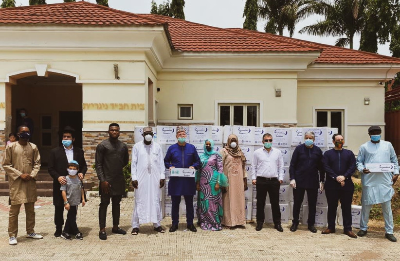 Israeli Embassy of Nigeria, together with Chabad, organize the distribution of aid packages to the needy, May 2020 (photo credit: ISRAELI EMBASSY IN NIGERIA)